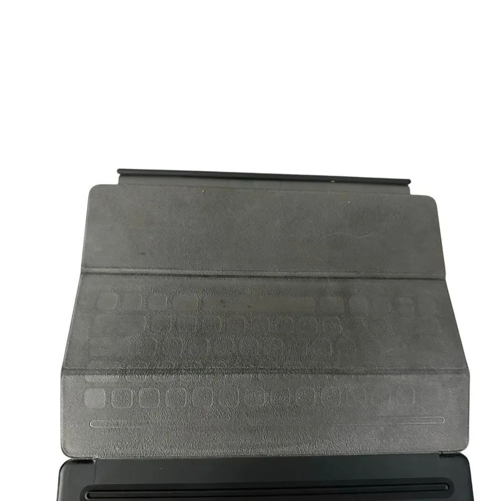 iPad Pro‎ keyboard case gray